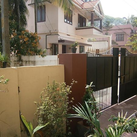 Lazar Residency Homestay Kochi エクステリア 写真