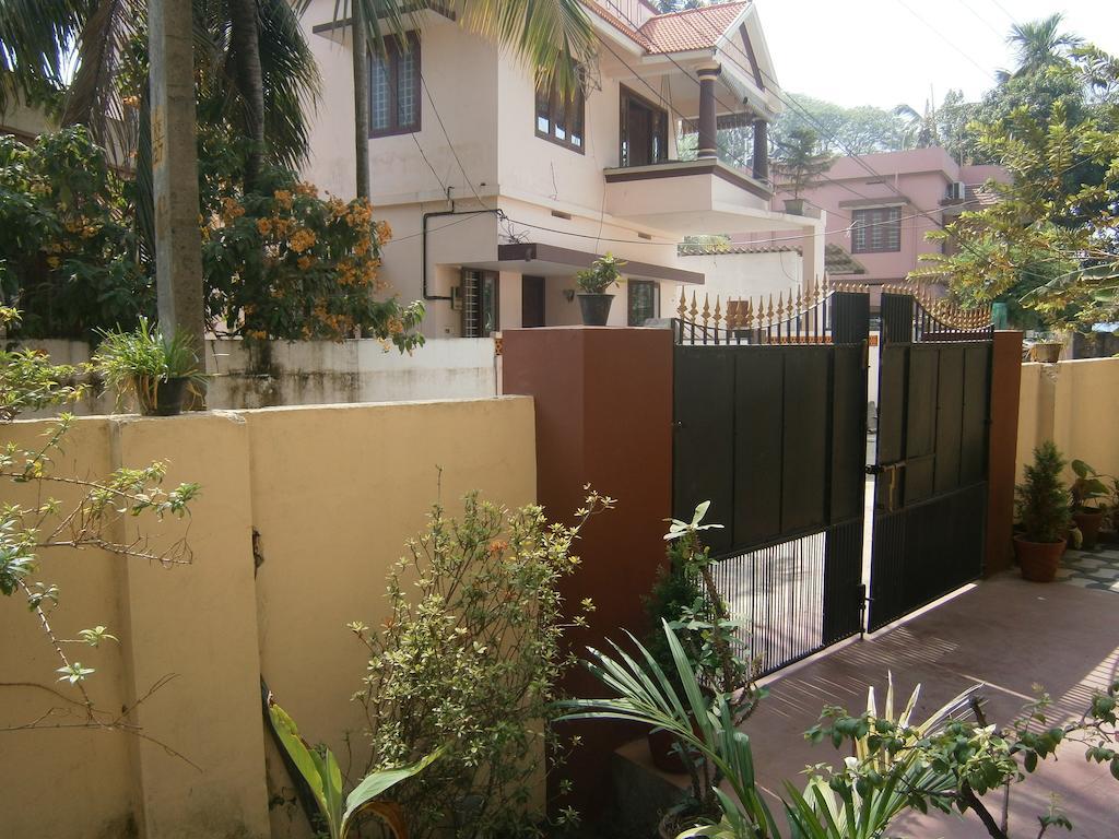 Lazar Residency Homestay Kochi エクステリア 写真